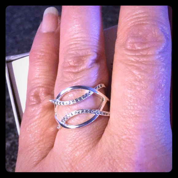 BRILLIANCE Jewelry - NWT 💍 SWAROVSKI CRYSTAL FINE SILVER RING Size 9